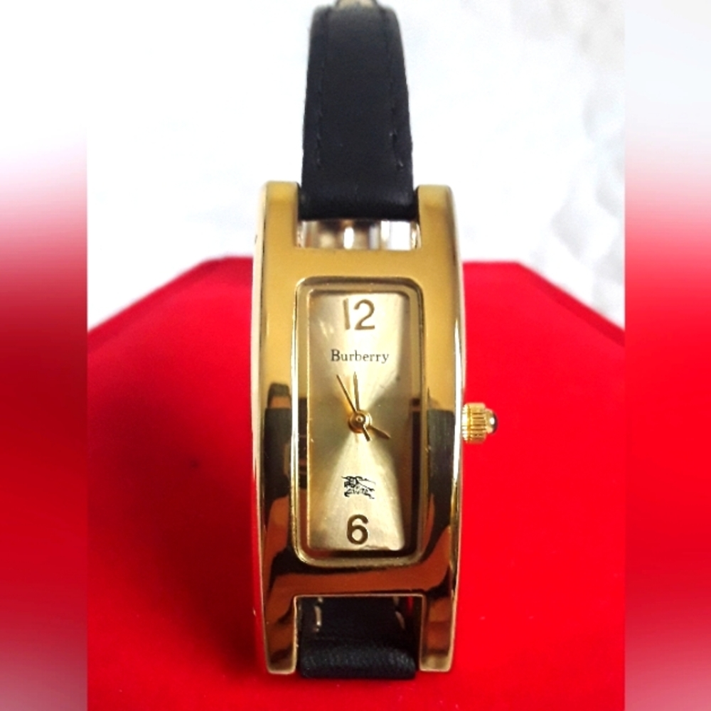 CLASSIC BURBERRY LEATHER BAND WATCH